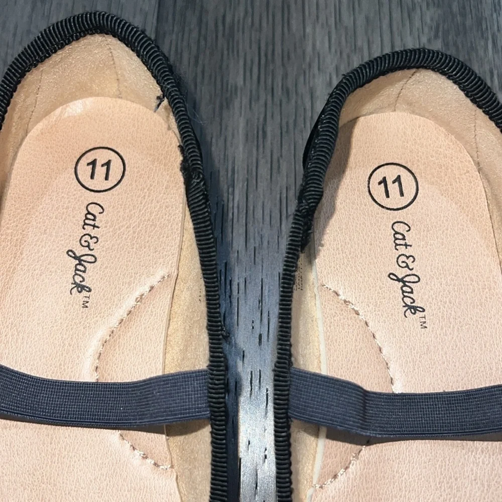 Gently used cat & Jack Mary Jane like flats with a string bow